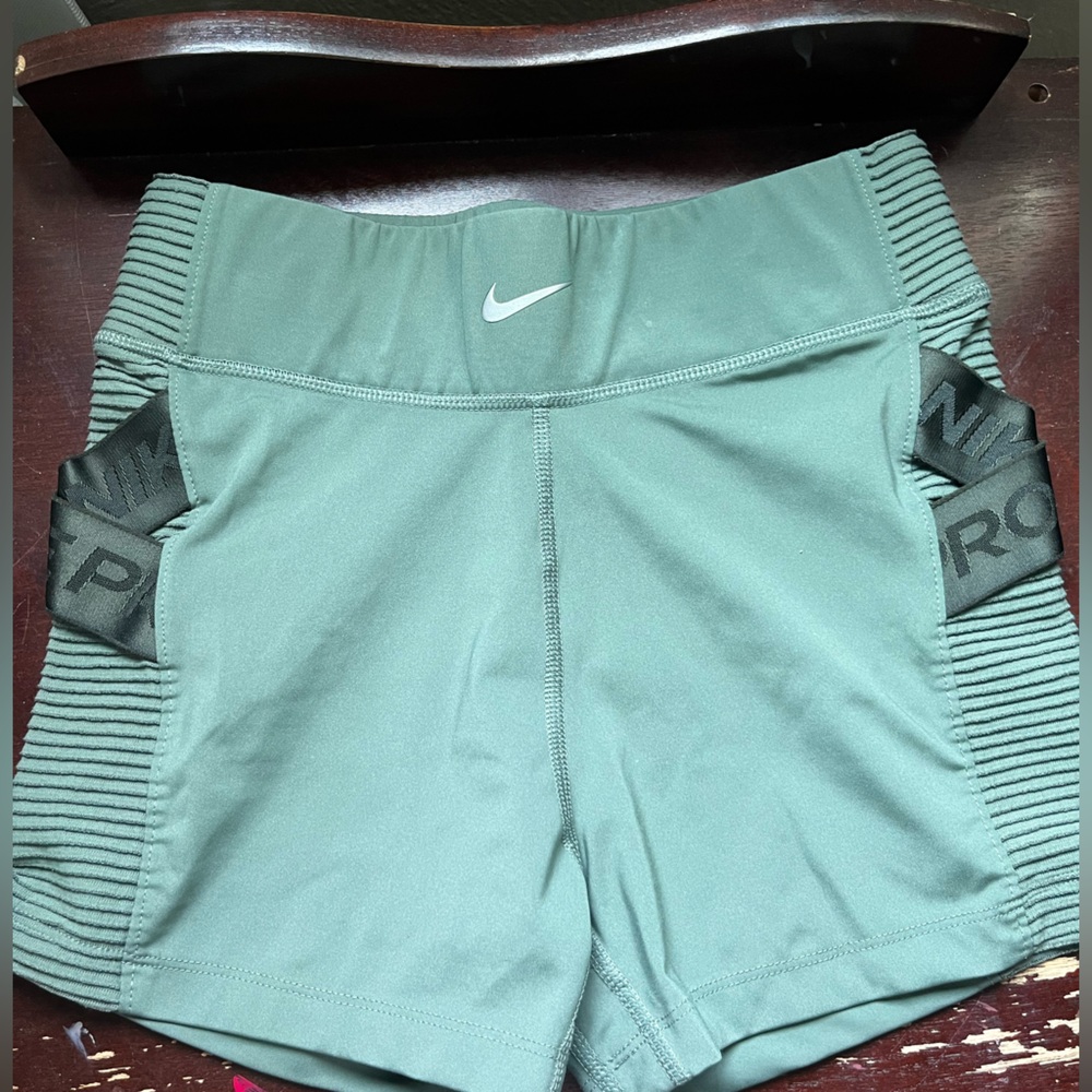 Nike AeroAdapt Olive Green Shorts